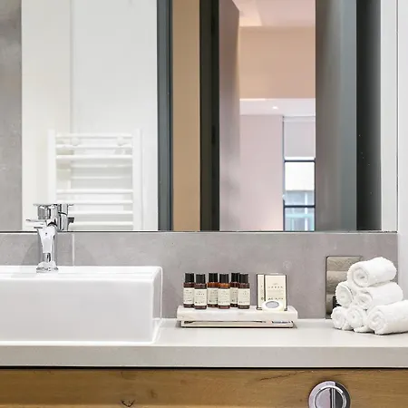 Urban Chic - Clink Street Apartment *