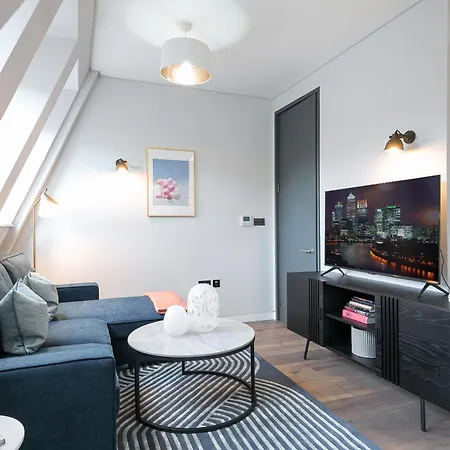 Urban Chic - Clink Street * London