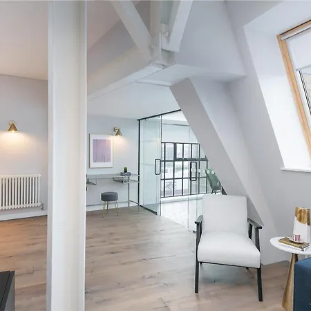 Urban Chic - Clink Street