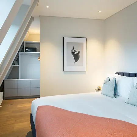 Urban Chic - Clink Street Apartment