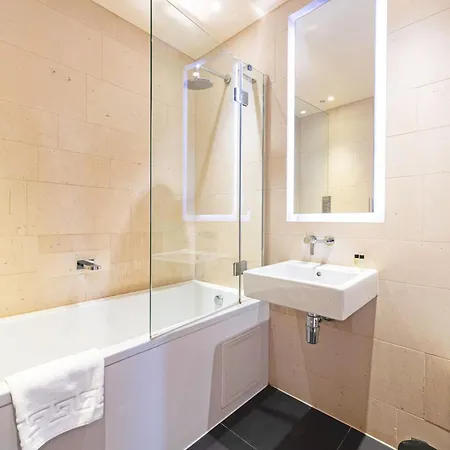 Waterloo - Modern & Spacious Near Waterloo Station Apartment London