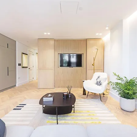 Luxury Residences In Covent Garden, Steps From The Piazza *