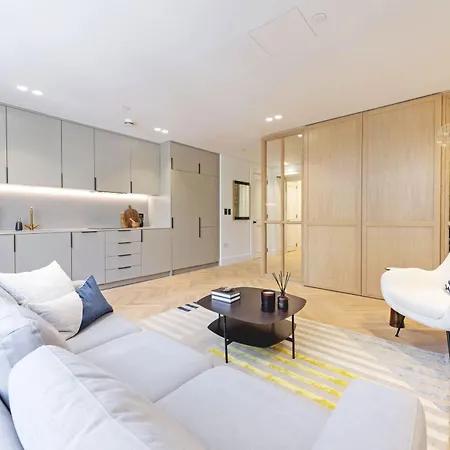 Apartment Luxury Residences In Covent Garden, Steps From The Piazza