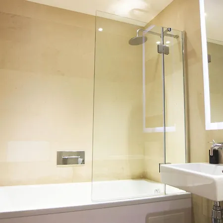 Waterloo - Modern & Spacious Near Waterloo Station Apartment
