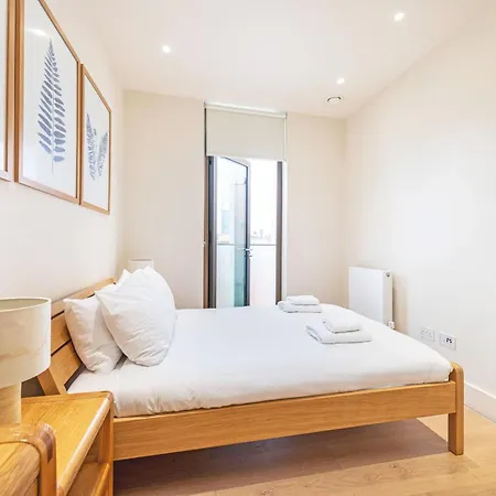 Waterloo - Modern & Spacious Near Waterloo Station Apartment London