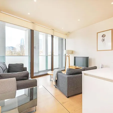 Waterloo - Modern & Spacious Near Waterloo Station Apartment