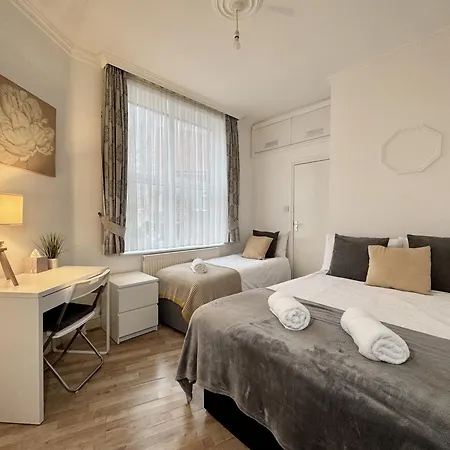 Comfortable Flat For Group Getaway Near King's Cross And Camden Town Londen