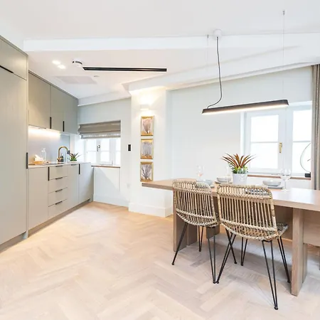 Luxury Residences In Covent Garden, Steps From The Piazza *