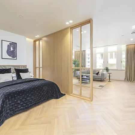Luxury Residences In Covent Garden, Steps From The Piazza