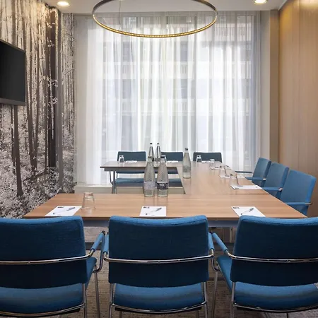 Hampton By Hilton Waterloo Hotel