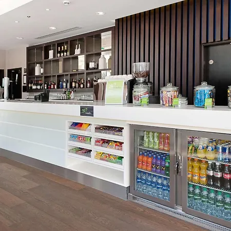 Hampton By Hilton Waterloo Otel