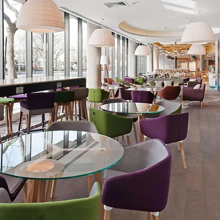 Otel Hampton By Hilton Waterloo