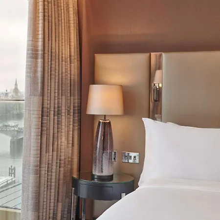 Hyatt Regency Embankment Hotel