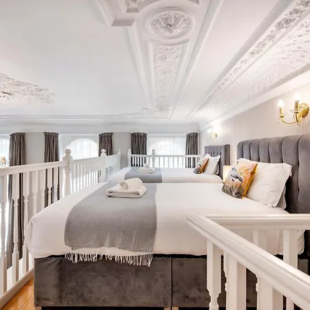 Hyde Park Apartment London