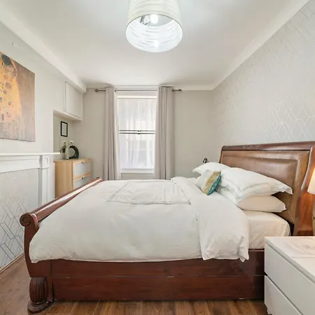 Central London Rooms Bed & Breakfast