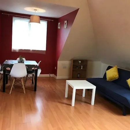 One Bed Flat In Near Syon Lane Station
