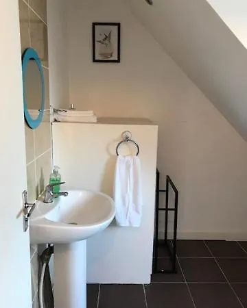 One Bed Flat In Near Syon Lane Station Apartment