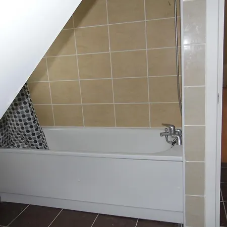 One Bed Flat In Near Syon Lane Station Apartment Isleworth