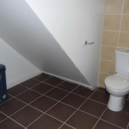 One Bed Flat In Near Syon Lane Station * Isleworth