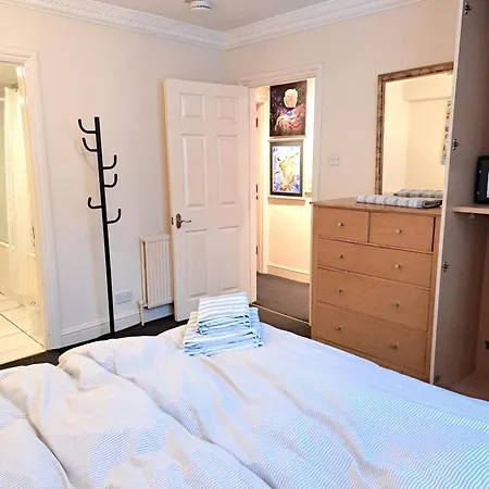 Double With Private Bathroom In Flat Centre *