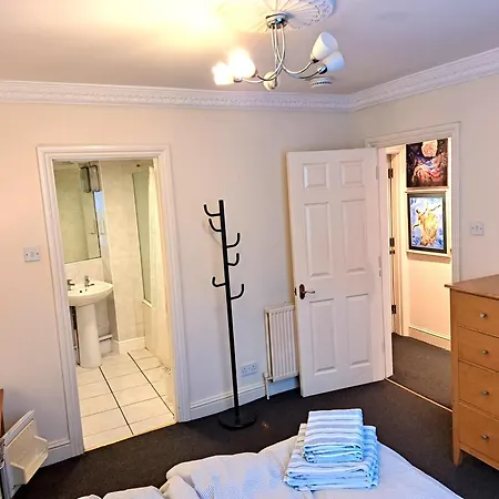 Double With Private Bathroom In Flat Centre London