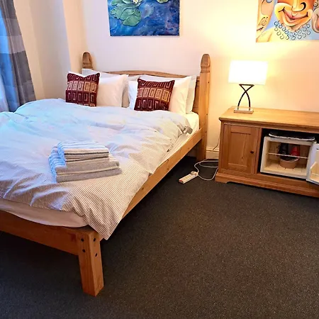 Double With Private Bathroom In Flat Centre * London