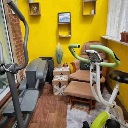 Lovely 5-bed With Free Parking And Garden *
