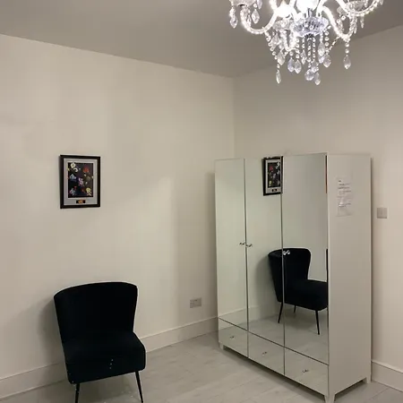 Apartment New! Supreme - Near Tube Stations *