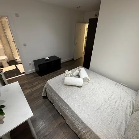 Luxurious Premium Homes In Camden Town Apartment *