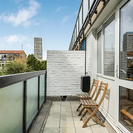 Apartment Pass The Keys Whitechapel With Balcony