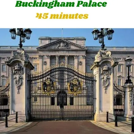 Stunning 2br London Apartment-king Bed, Parking, Sleeps 6- 20 Percent Off Long Stays! Limited-time Deal! Ideal For Contractors, Couples, & Families! * Barnet