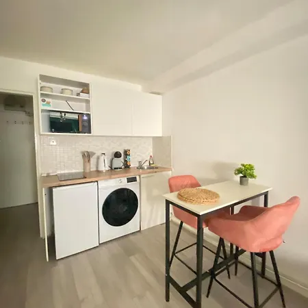 Serviced Apartment *