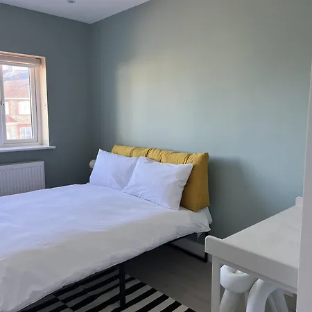 Zozy Clitterhouse Bed & Breakfast