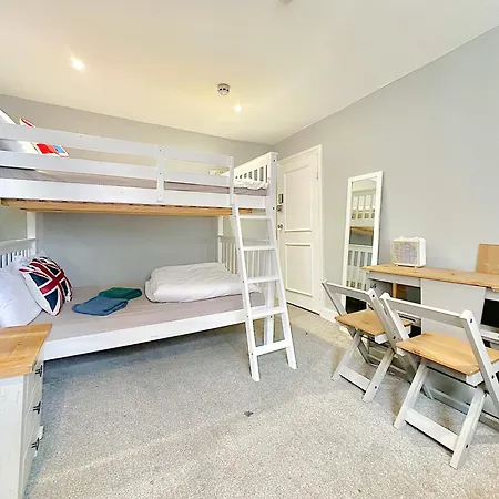 Guest house Edgware London