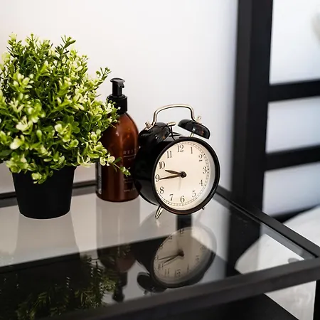 Luxury Barking Near Airport - With Gym And Free Parking Sleeps 8 Apartment *