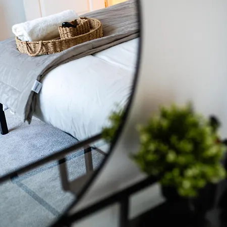 Luxury Barking Near Airport - With Gym And Free Parking Sleeps 8 * Thamesmead (Greater London)