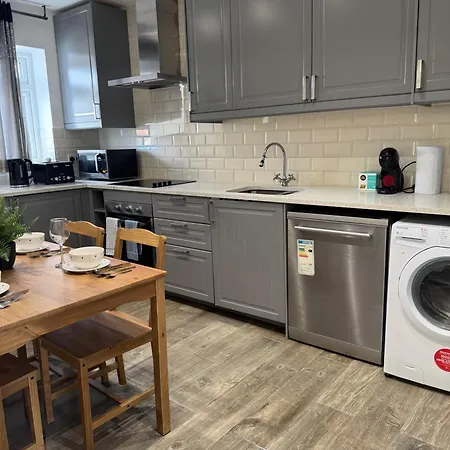 Apartment Beautiful 2 Bed Escape London