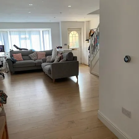 A Beautiful 4 Bedrooms House Near Wembley Stadium Holiday home