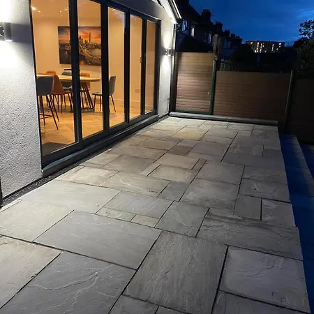 Holiday home Serene Coulsdon