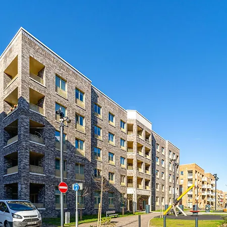 Luxury Barking Near Airport - With Gym And Free Parking Sleeps 8 Apartment *
