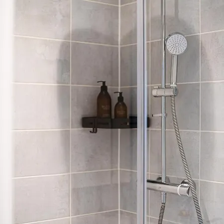 Apartment Luxury Barking Near Airport - With Gym And Free Parking Sleeps 8 Thamesmead (Greater London)