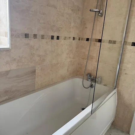 Beautiful 2 Bed Escape Apartment