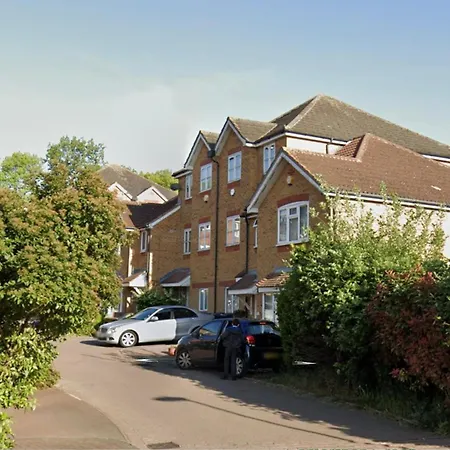 A Beautiful 4 Bedrooms House Near Wembley Stadium *