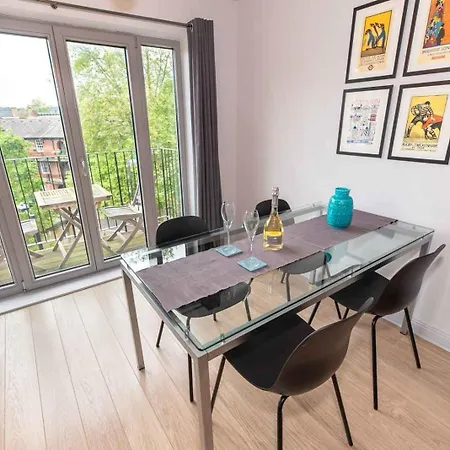 Cozy 2 Bedroom Waterloo Bridge Apartment