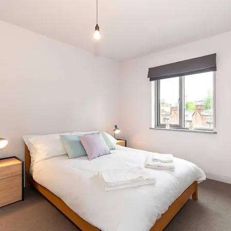 Cozy 2 Bedroom Waterloo Bridge Apartment *