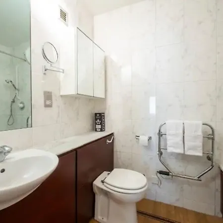 Vesto Two Bedroom On Sloane Avenue Cc * London
