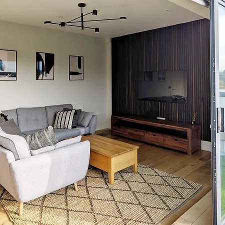 Clapham Park 1 Apartment London