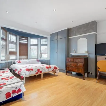 Lennox Gardens Nw10 Homestay *