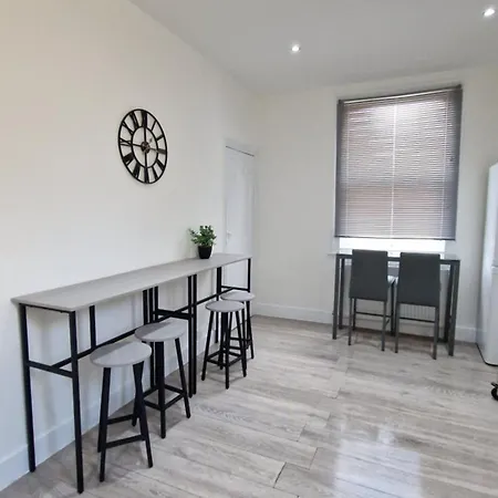 Holiday home 3 Bedrooms House With Parking London