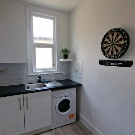 3 Bedrooms House With Parking